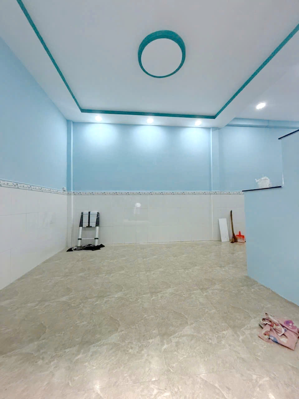 Nhà 2 tầng hẻm thẳng cách đường Phạm Thế Hiển 30m P6Q8 - Ảnh 2