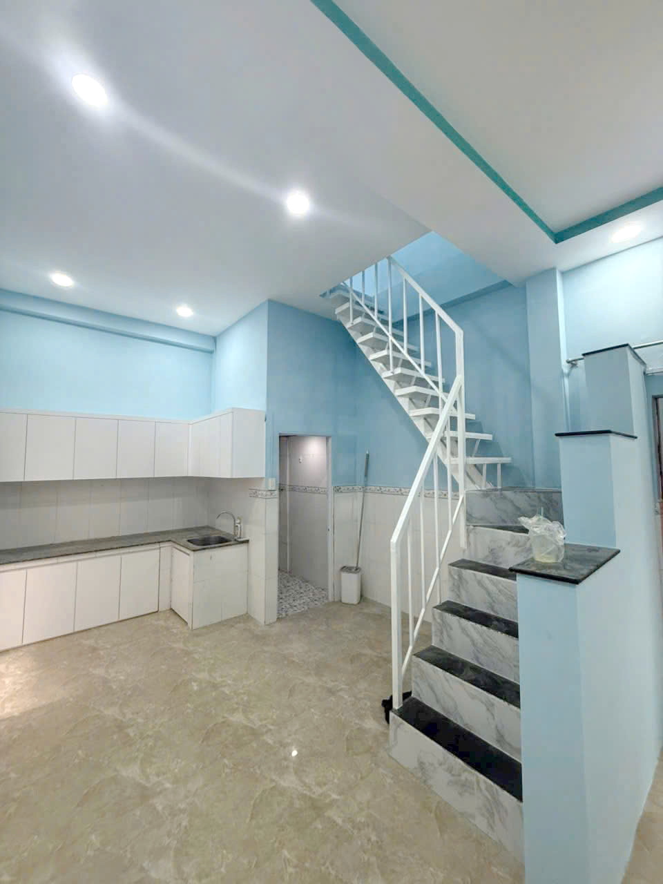 Nhà 2 tầng hẻm thẳng cách đường Phạm Thế Hiển 30m P6Q8 - Ảnh 3