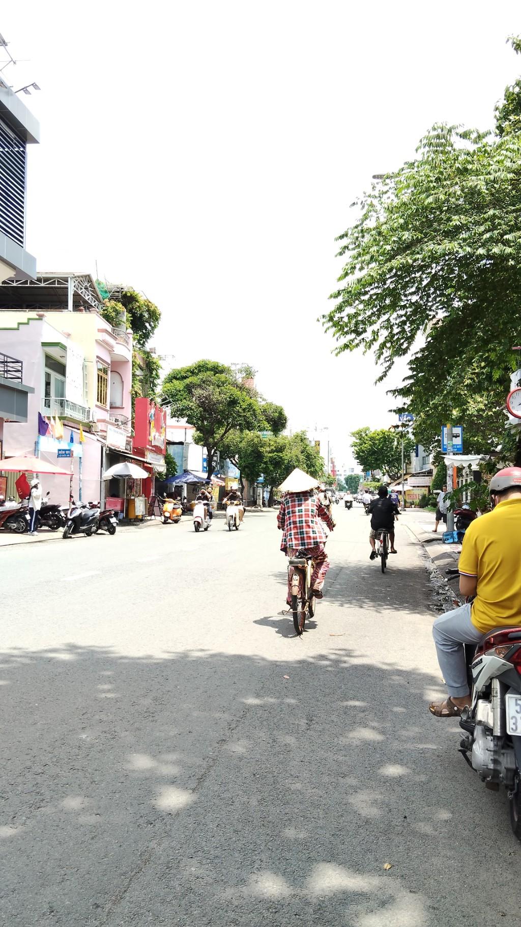 BÁN NHÀ MẶT TIỀN 4 TẦNG SIÊU KHỦNG 250m² – 34 PHÒNG CHO THUÊ SINH LỜI CAO – KHU CÔNG NGHIỆP SẦM UẤT - Ảnh 2