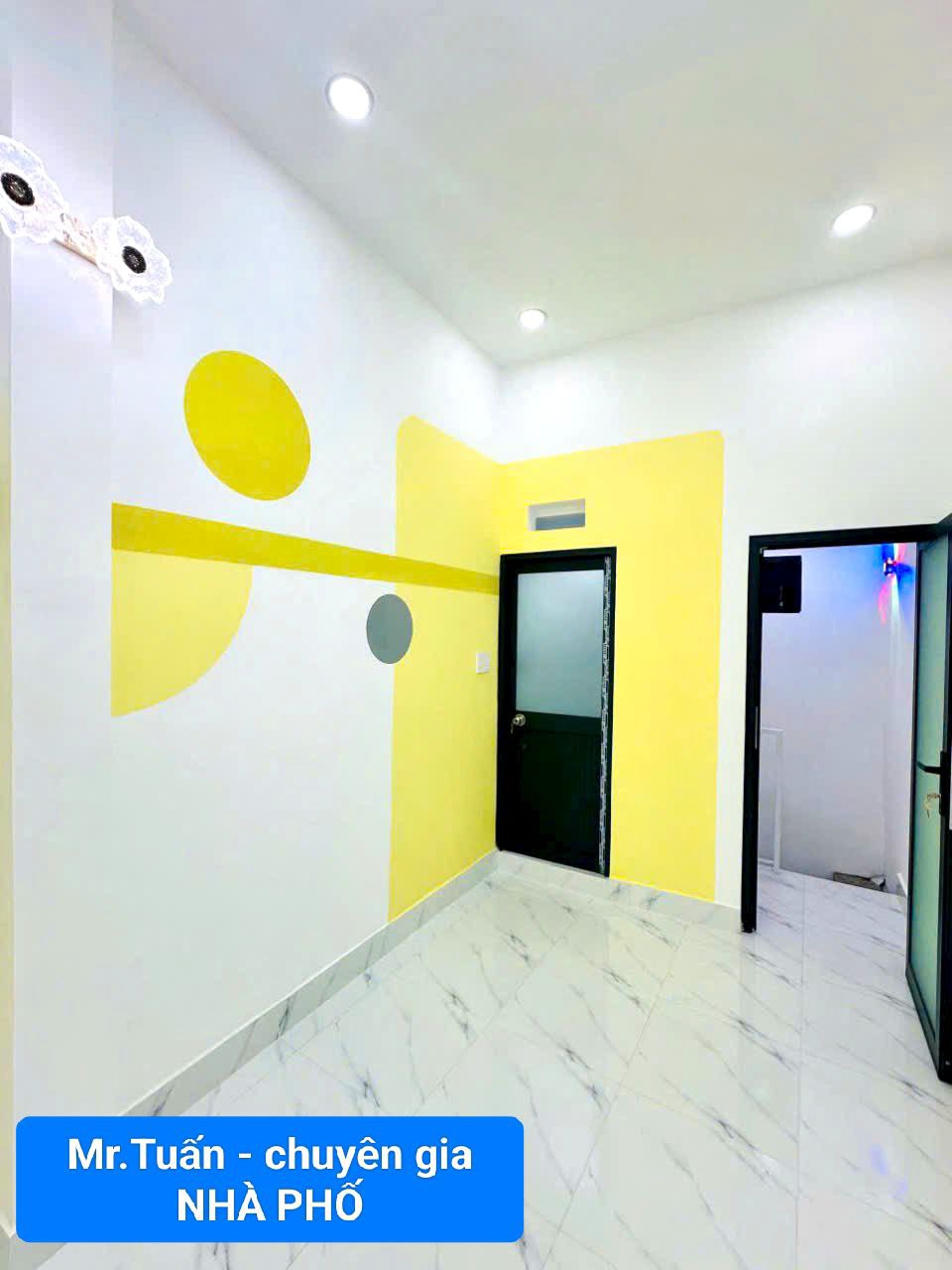 🏠 BÁN NHÀ 1 TRỆT 2 LẦU MỚI ĐẸP 100% - CÁCH 1 CĂN RA MT ĐƯỜNG.🚙 - Ảnh 2
