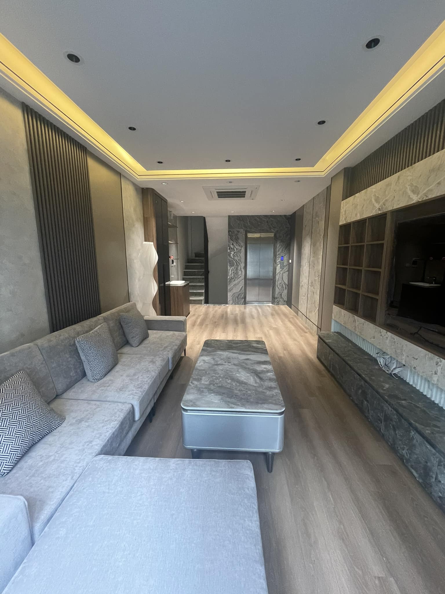 Bán nhà mặt phố Âu Cơ, Tây Hồ 8 tầng 43m2 view cực đẹp giá 18 tỷ cần bán gấp - Ảnh 3
