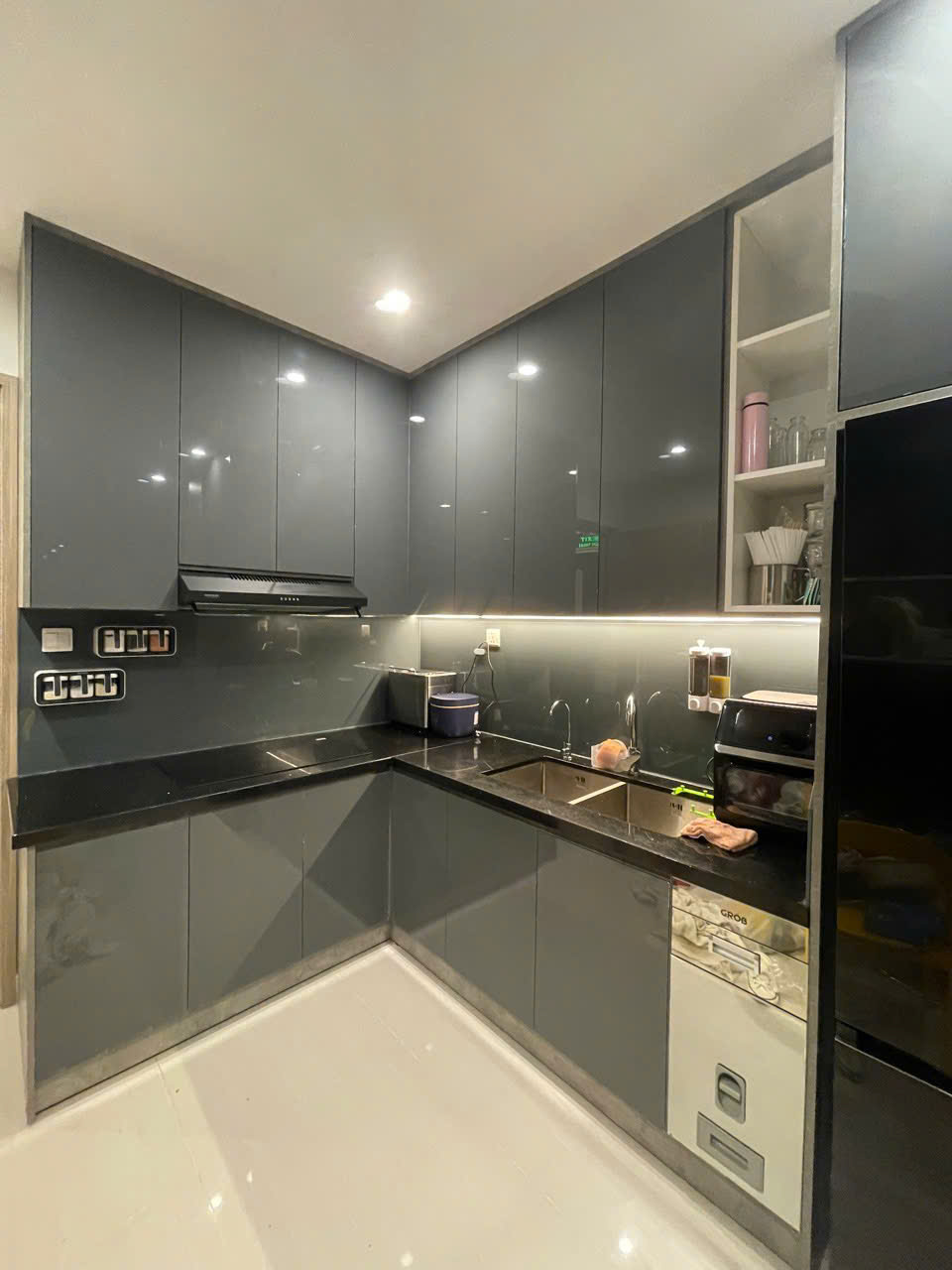 Siêu xịn! Căn 2PN 1WC khu RB, đã có sổ, đầy đủ nội thất xịn, tầng trung, view nội khu giá chỉ 2tỷ5 - Ảnh 4