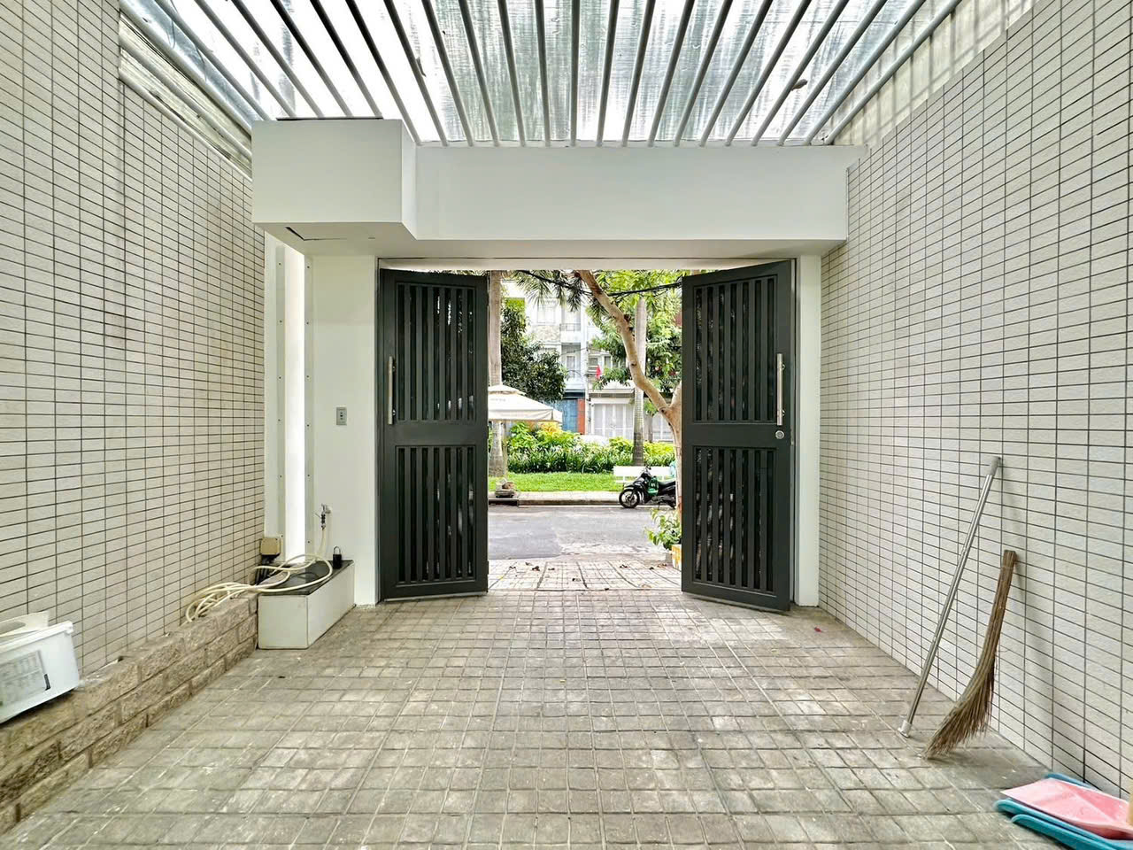 SIÊU VỊ TRÍ - CHÍNH CHỦ GẤP BÁN 15.8 TỶ - NGAY CÔNG VIÊN - ĐĂNG THÙY TRÂM - BÌNH THANH - 80M2 - 4 - Ảnh 1