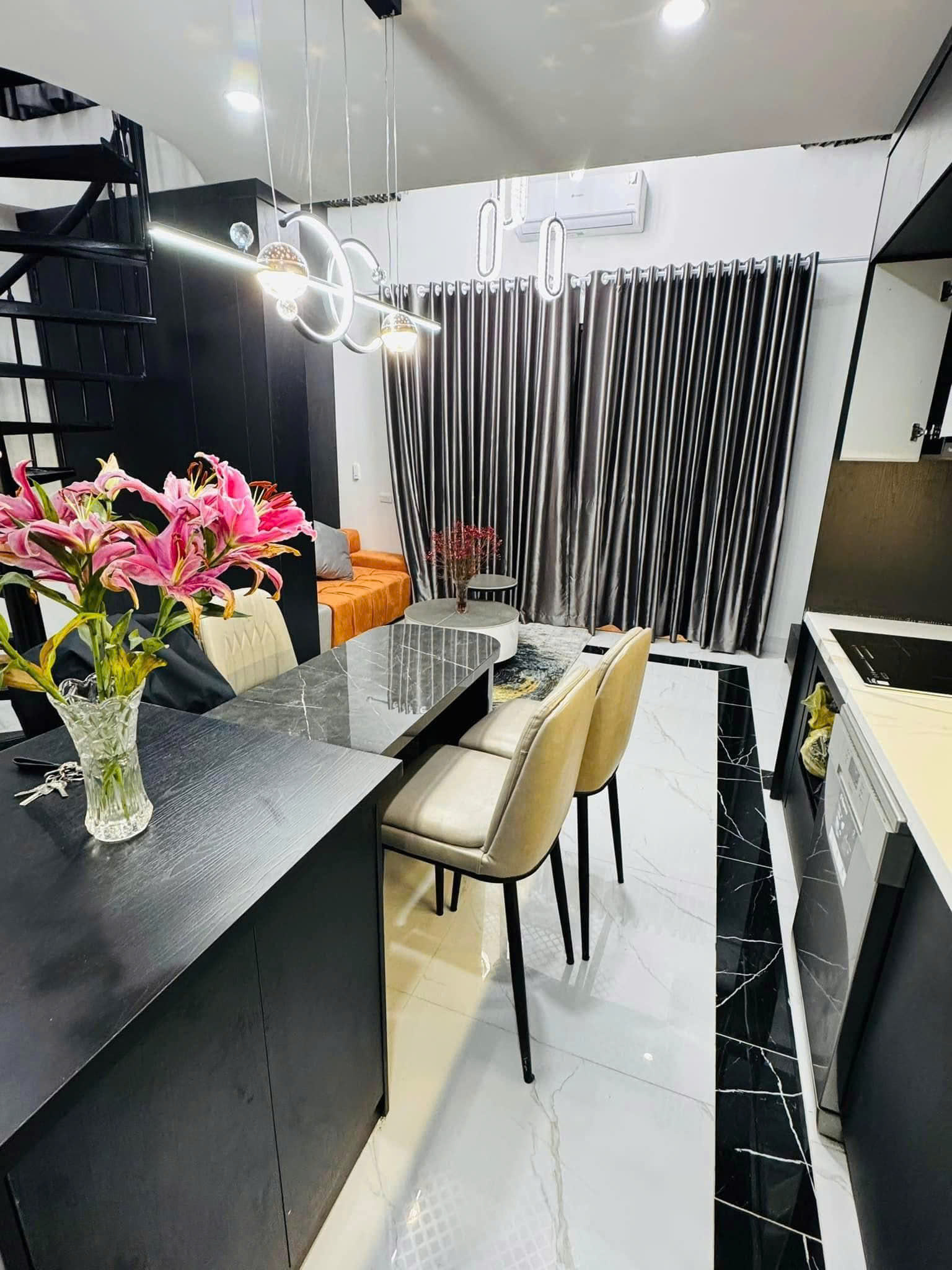 CHÍNH CHỦ BÁN GẤP NHÀ MẶT PHỐ LÝ NAM ĐẾ 130M2 - 4 TẦNG - 50 TỶ - Ô TÔ TRÁNH - KINH DOANH - Ảnh 1