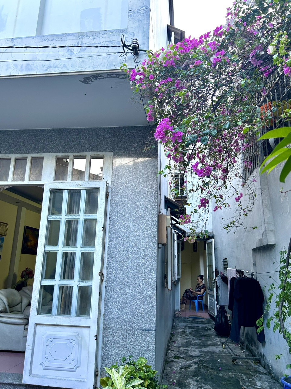 NHÀ ĐẸP CÁCH 1 CĂN RA MẶT TIỀN TÔN ĐẢN- NHÀ ĐẸP CHỦ DỄ THƯƠNG THIỆN CHÍ- CÓ SÂN TRƯƠC NHÀ THUẬN - Ảnh 1