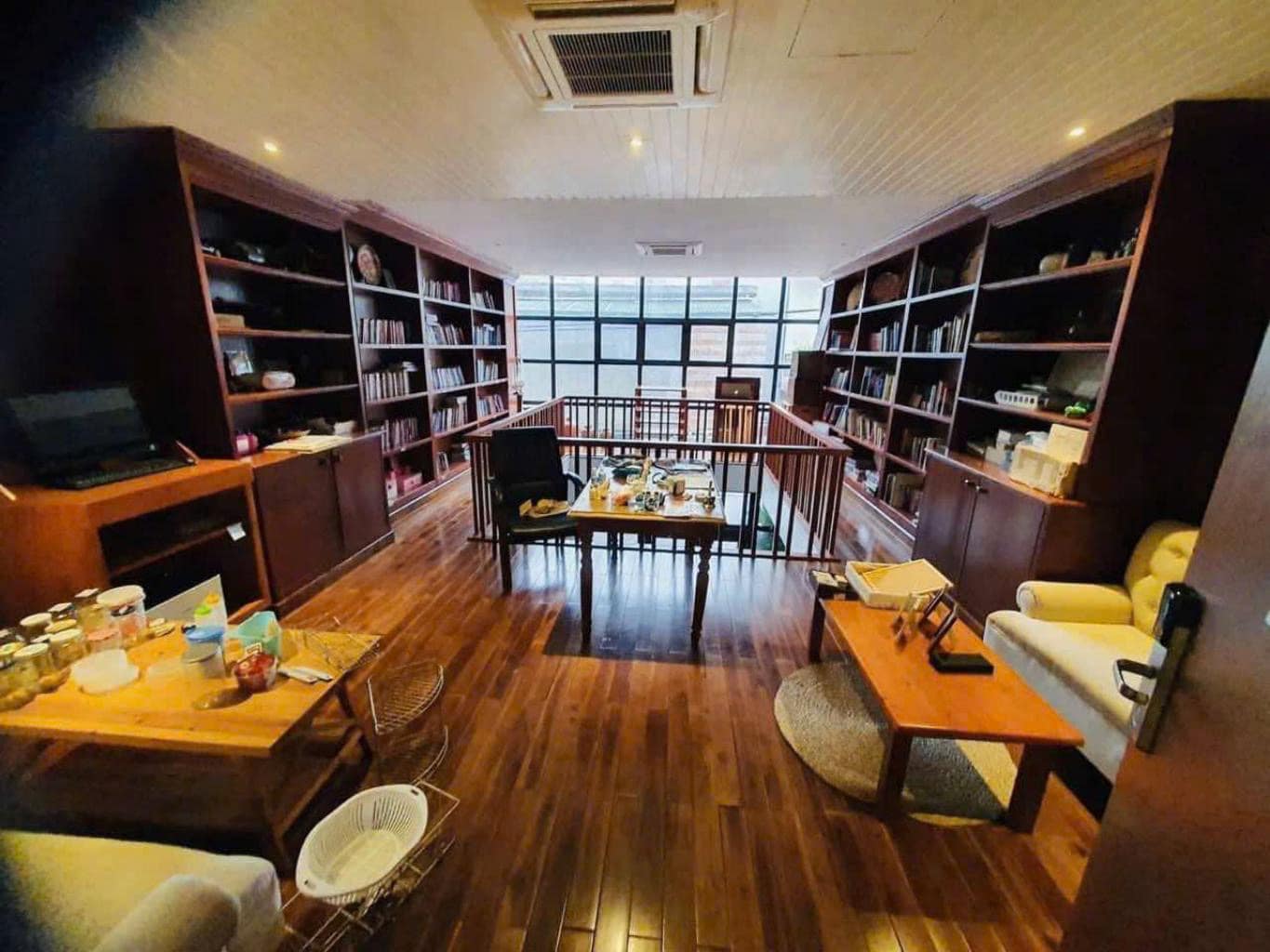toà nhà Apartment Ngọc Thuỵ, 114m x 7 tầng, mặt tiền 5.7m, 8 căn hộ cao cấp, dòng tiền 1 tỷ/năm - Ảnh 1
