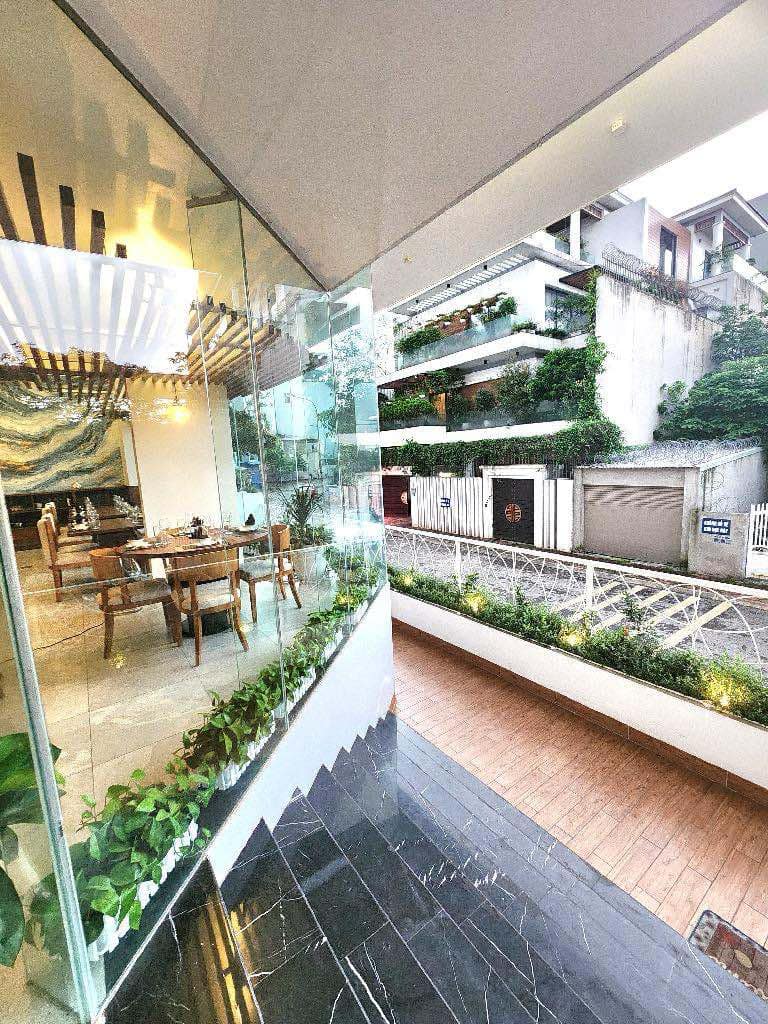 Siêu phẩm Lâm Hạ, 3 thoáng, 260m x 7 tầng, mặt tiền 45m, view hồ, dòng tiền 250tr/tháng - Ảnh 1