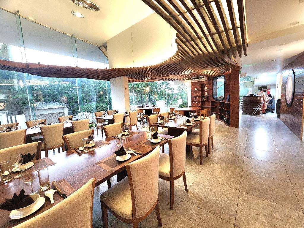 Siêu phẩm Lâm Hạ, 3 thoáng, 260m x 7 tầng, mặt tiền 45m, view hồ, dòng tiền 250tr/tháng - Ảnh 2