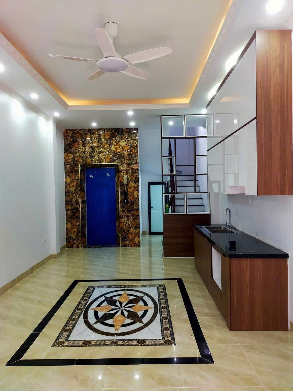 Bán nhà 42m 6 tầng thang máy đẹp nhất xã An Khánh huyện Hoài Đức - Ảnh 1