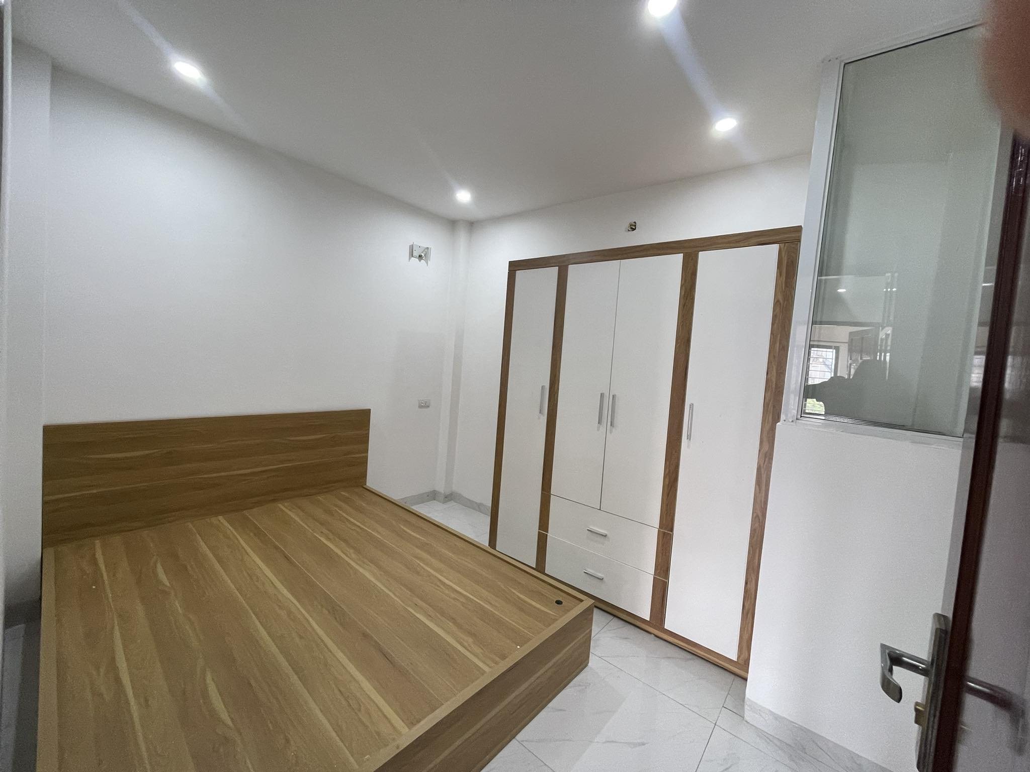 Hàng hot ! GIÁ RẺ ! Nhỉnh 4 tỷ có nhà 4 tầng đầy đủ nội thất, giáp dịch vụ 25,2 ha - Ảnh 3