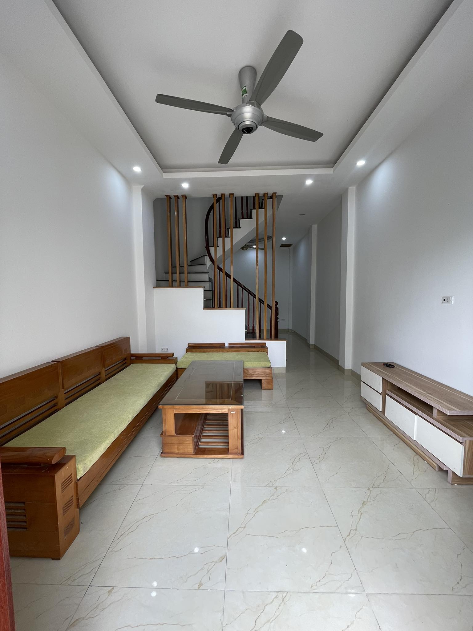 Hàng hot ! GIÁ RẺ ! Nhỉnh 4 tỷ có nhà 4 tầng đầy đủ nội thất, giáp dịch vụ 25,2 ha - Ảnh 1