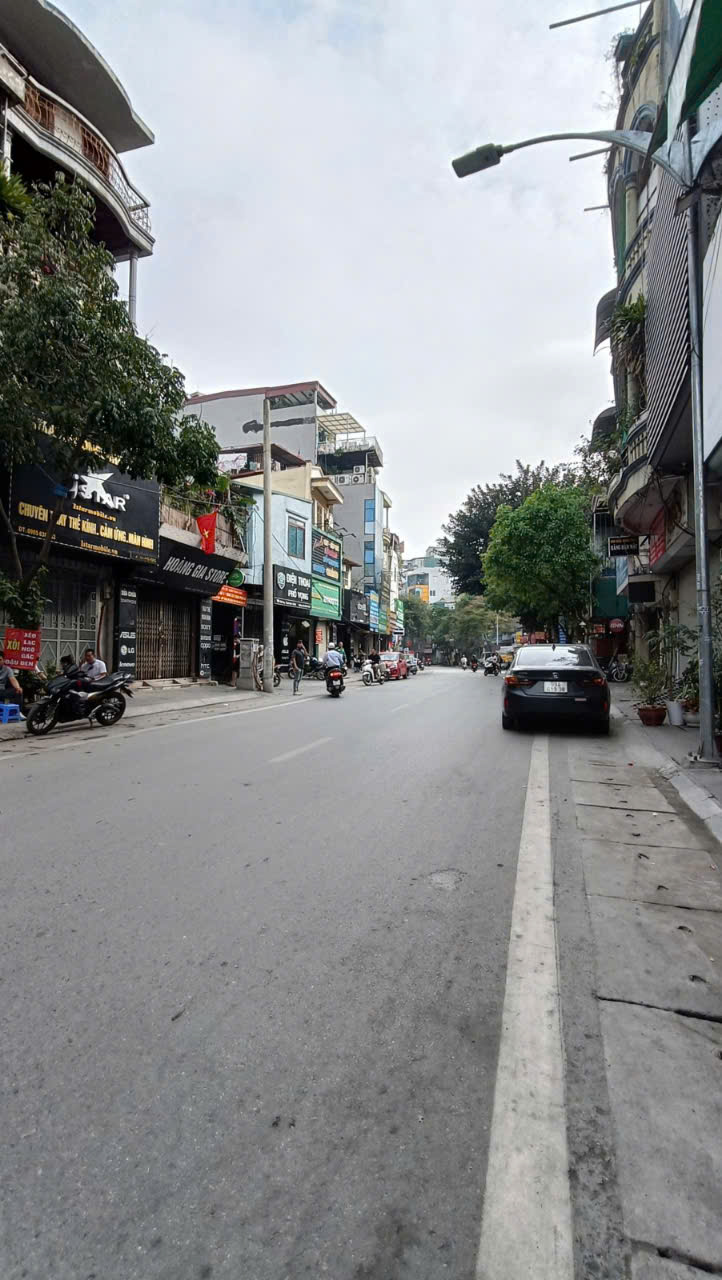 BÁN ĐẤT TẶNG DẪY NHÀ MẶT TIỀN PHỐ VỌNG, 1112 M2, MẶT TIỀN 30 M, GIÁ 358 TỶ. - Ảnh 1