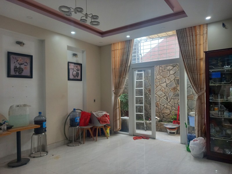 Bán nhà mặt phố Q.9, 140m², 3 tầng, 4PN, 9.35  tỷ, sổ hồng - Ảnh 2