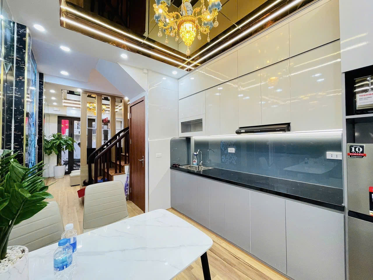 NHÀ NỘI THẤT LUXURY -NHÀ ĐẸP ĐỈNH CAO KHU VỰC CẦU GIẤY -3 MẶT THOÁNG - Ảnh 2