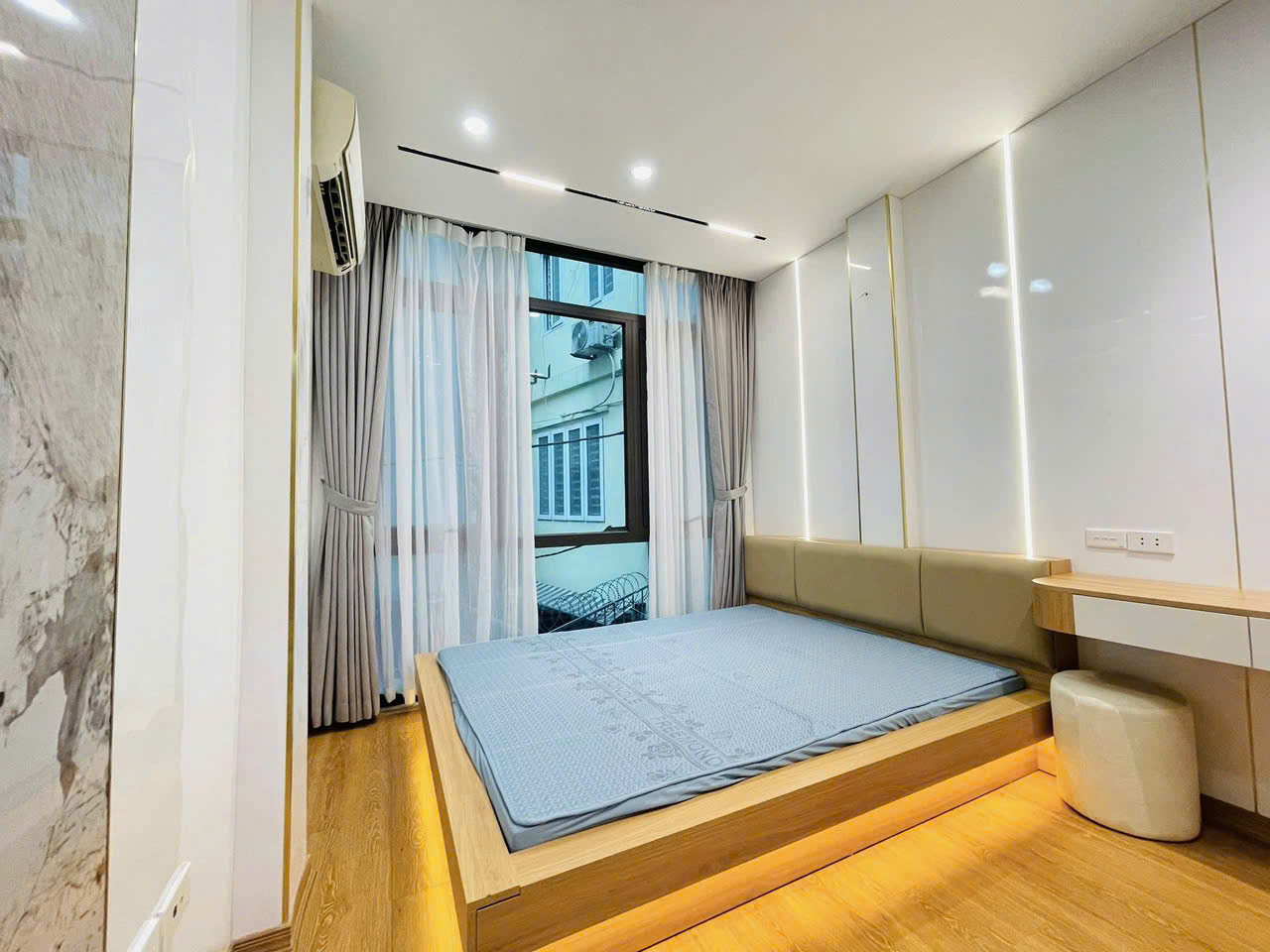 NHÀ NỘI THẤT LUXURY -NHÀ ĐẸP ĐỈNH CAO KHU VỰC CẦU GIẤY -3 MẶT THOÁNG - Ảnh 4