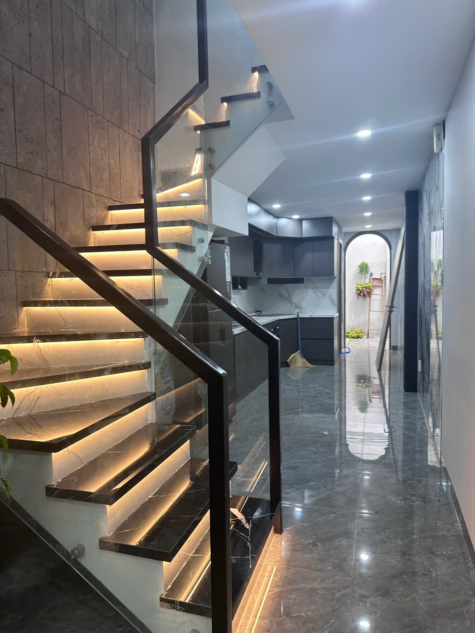 Nhà lửng, lầu hẻm oto 5m sát MT đường Nguyễn Thị Tần P2Q8 - Ảnh 1