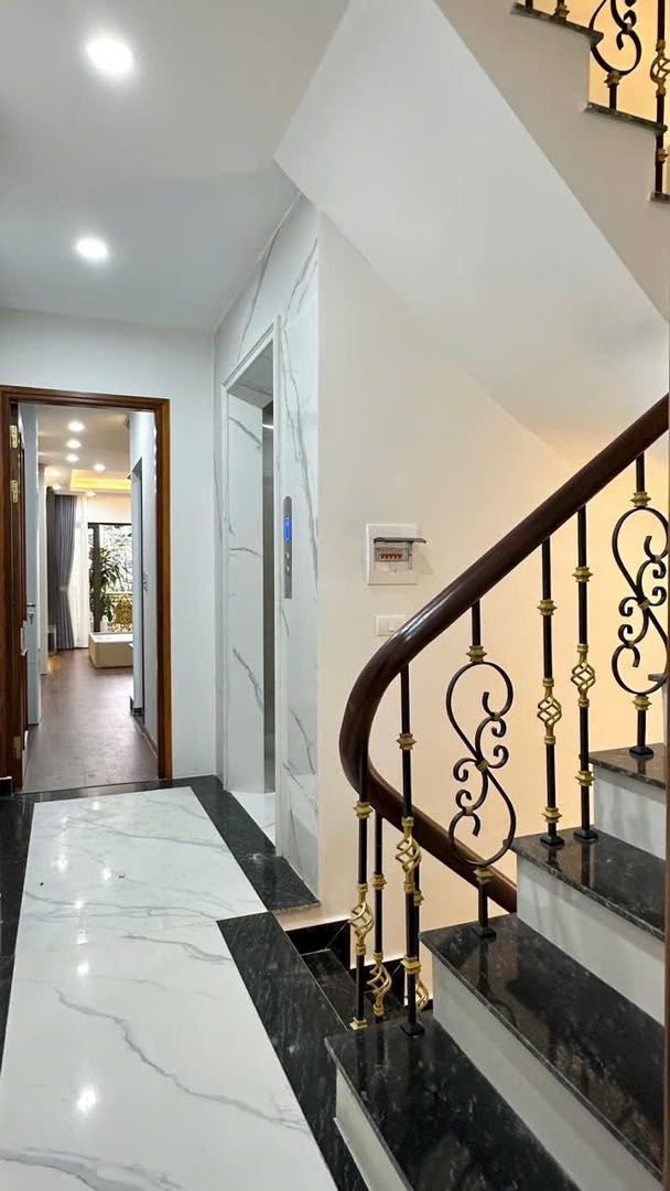 Nhà đẹp MP Dương Văn Bé, HBT giá 27.5 tỷ, 70m2x6T, ẢNH THẬT - Ảnh 1
