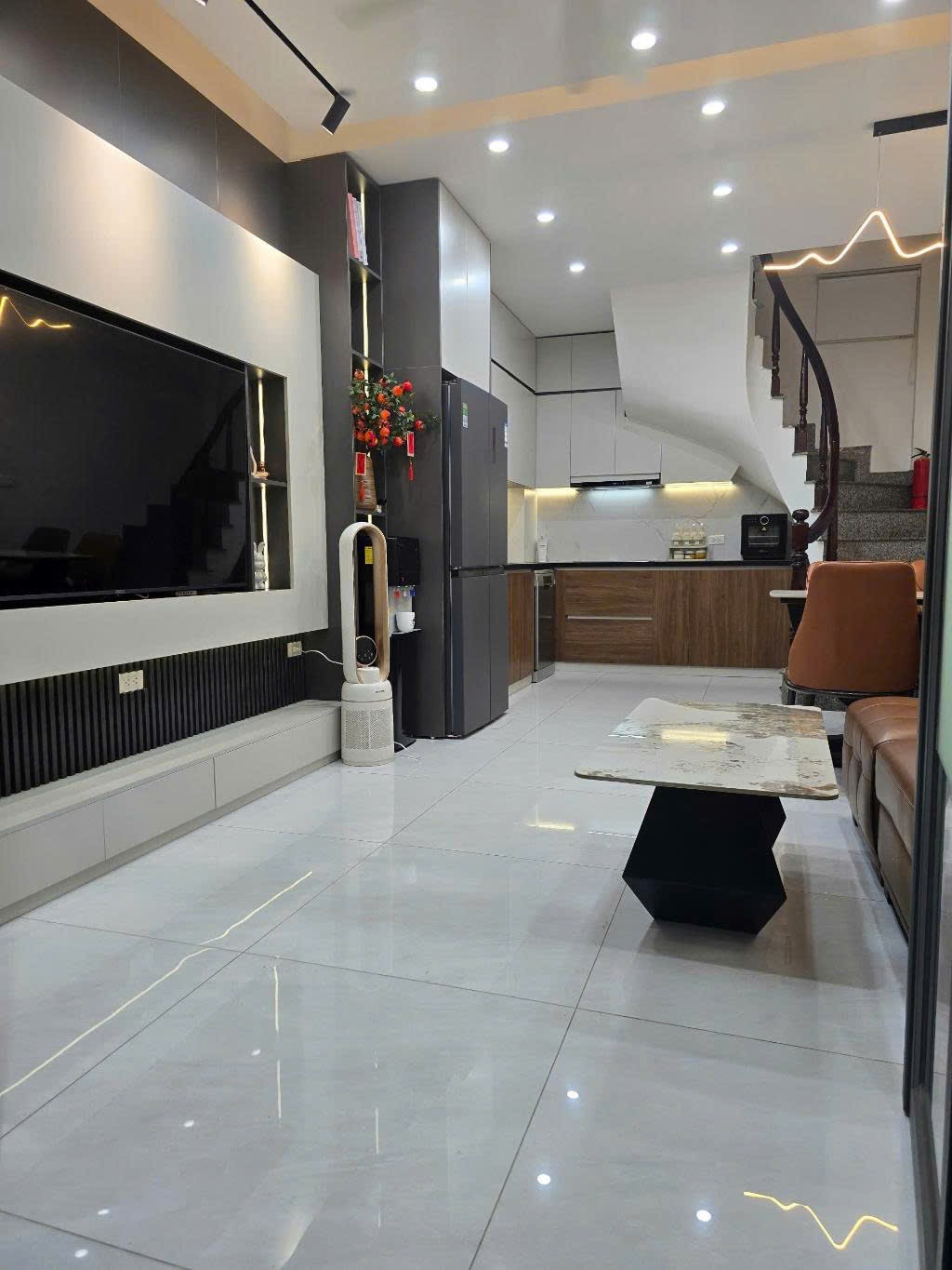 Nhà đẹp Tân Ấp, cách mặt phố 5m, nội thất sang trọng, sổ vuông chính chủ - Ảnh chính