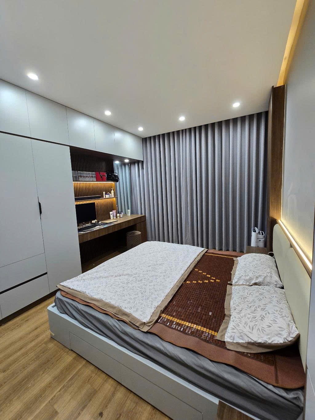 Nhà đẹp Tân Ấp, cách mặt phố 5m, nội thất sang trọng, sổ vuông chính chủ - Ảnh 2