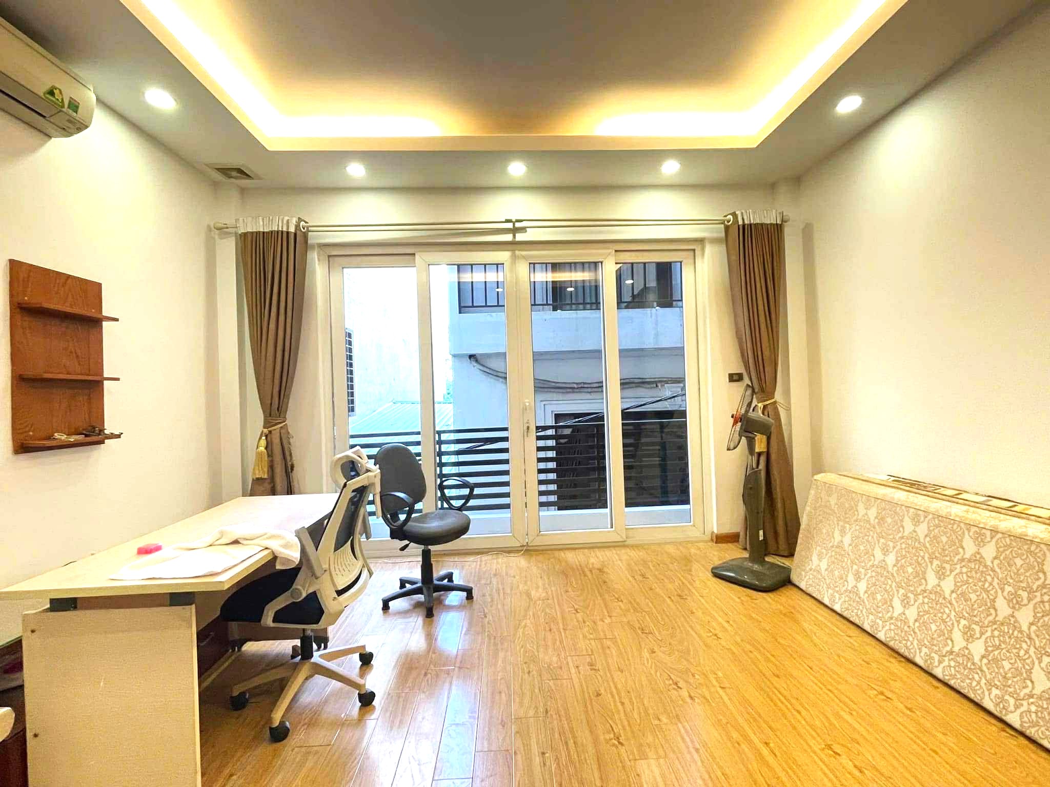 Ngay Lý Thái Tổ Q10, ngang hơn 4m, bố trí hài hòa, gần ĐH, chợ, BV, siêu thị - Ảnh 1