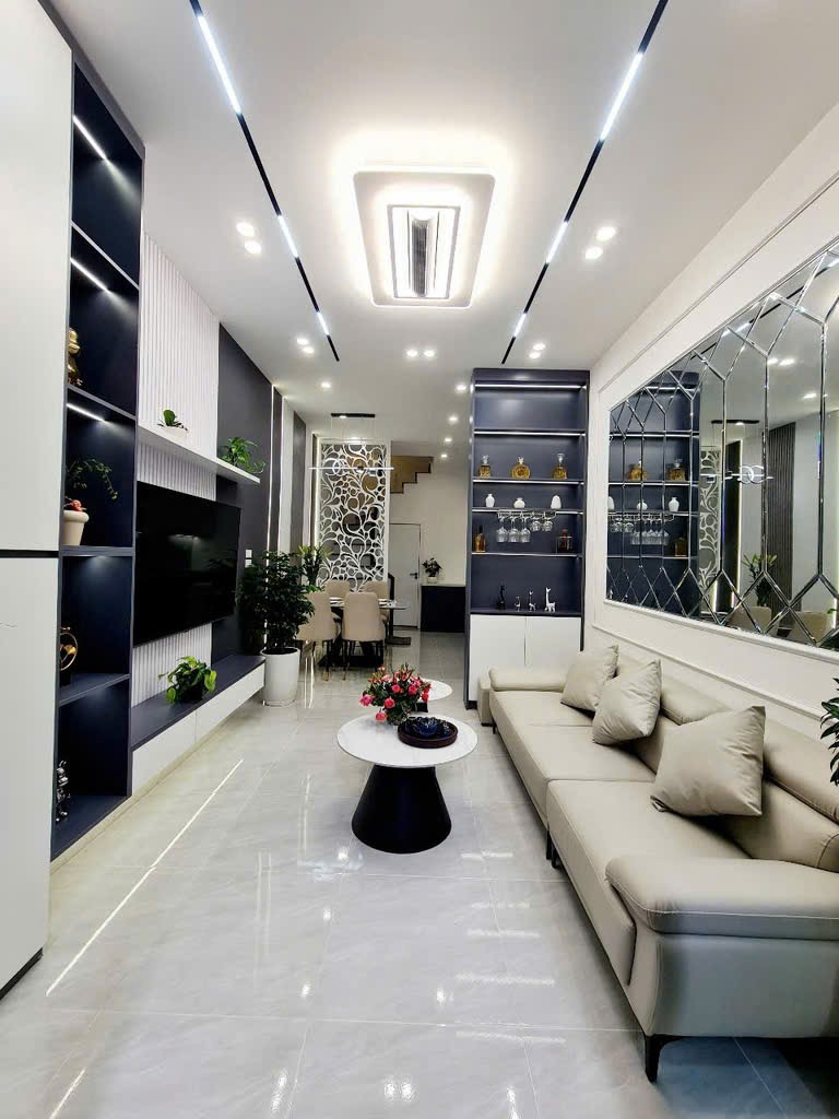 Nhà Đội Cấn đẹp như khách sạn, tặng lại toàn bộ nội thất, chỉ cần xách vali về ở - Ảnh chính