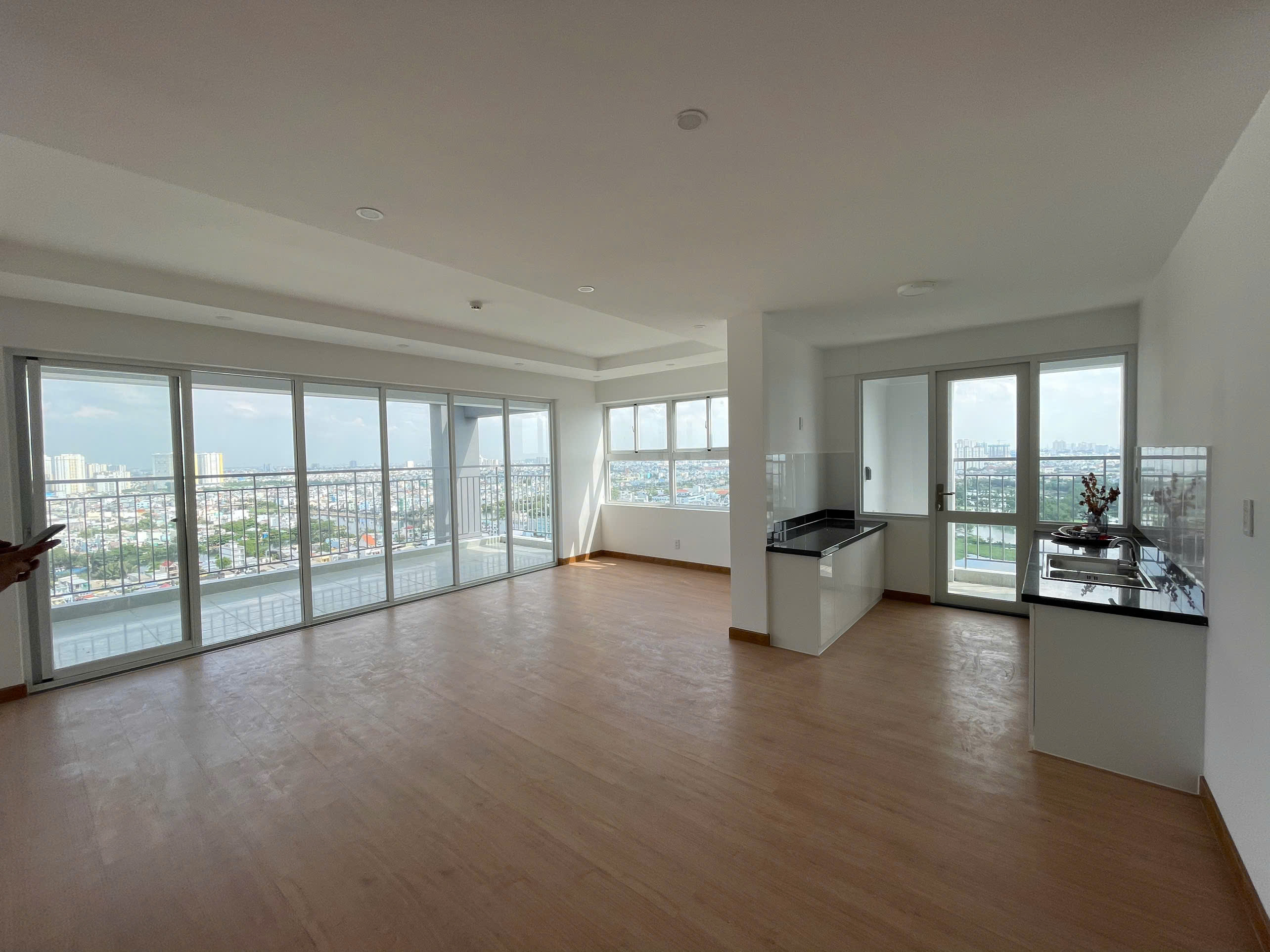 Chính chủ cần bán penthouse sân vườn 130m2 3PN - Ảnh 1