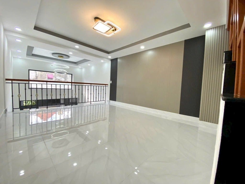NHÀ 3 LẦU MỚI - HXH -  GIÁP Q11 - TÂN BÌNH - CÁCH MẶT TIỀN 1 CĂN - CHỈ 5.X TỶ - Ảnh 2