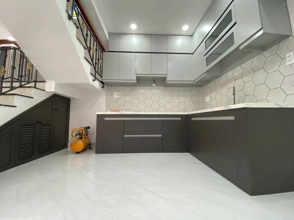 NHÀ 3 LẦU MỚI - HXH -  GIÁP Q11 - TÂN BÌNH - CÁCH MẶT TIỀN 1 CĂN - CHỈ 5.X TỶ - Ảnh 3