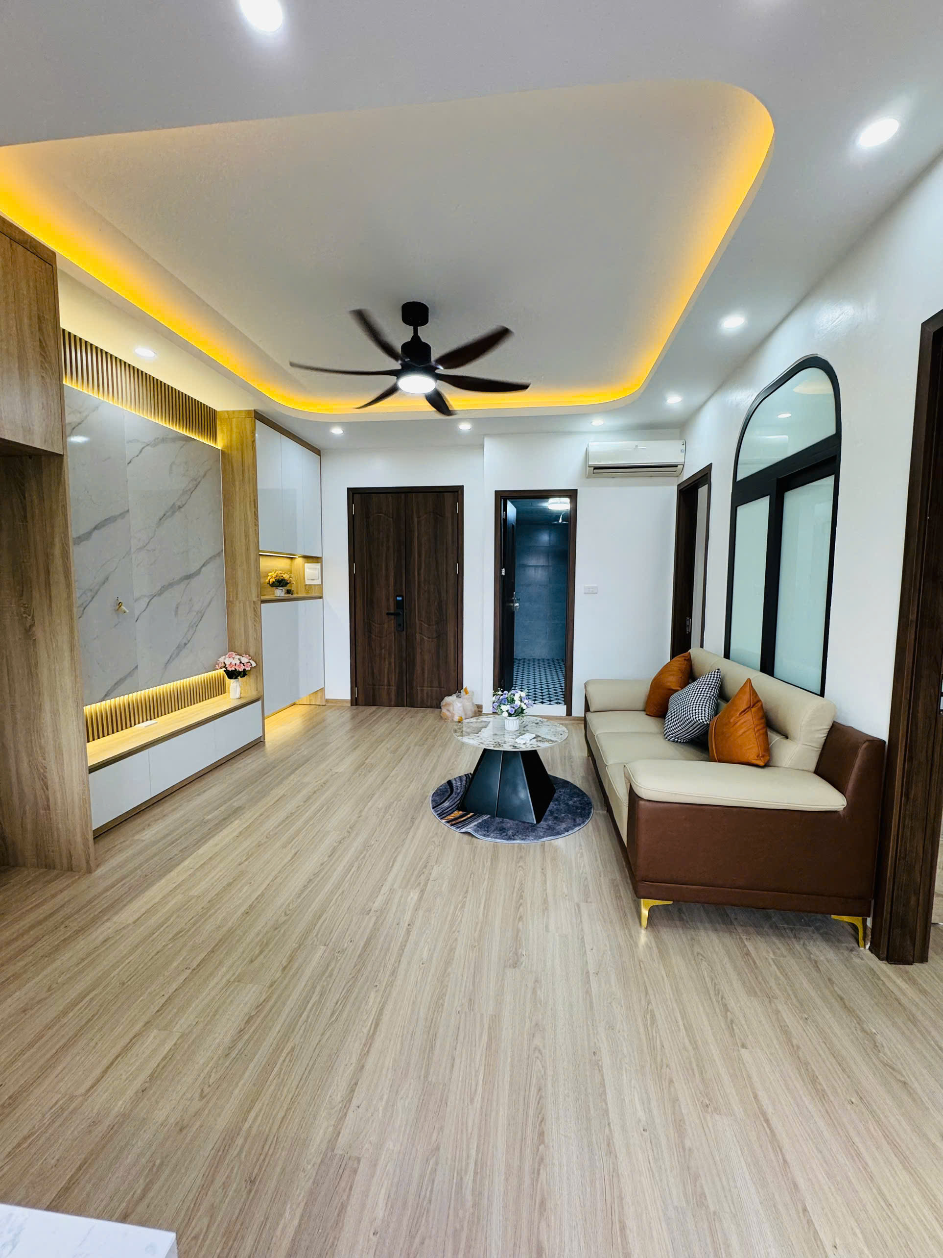 Bán căn hộ sổ đỏ hàng hiếm tòa CT1, chung cư Vĩnh Hoàng, Đền Lừ, 64m2, 3 ngủ, giá 4 tỷ mấy chục - Ảnh chính