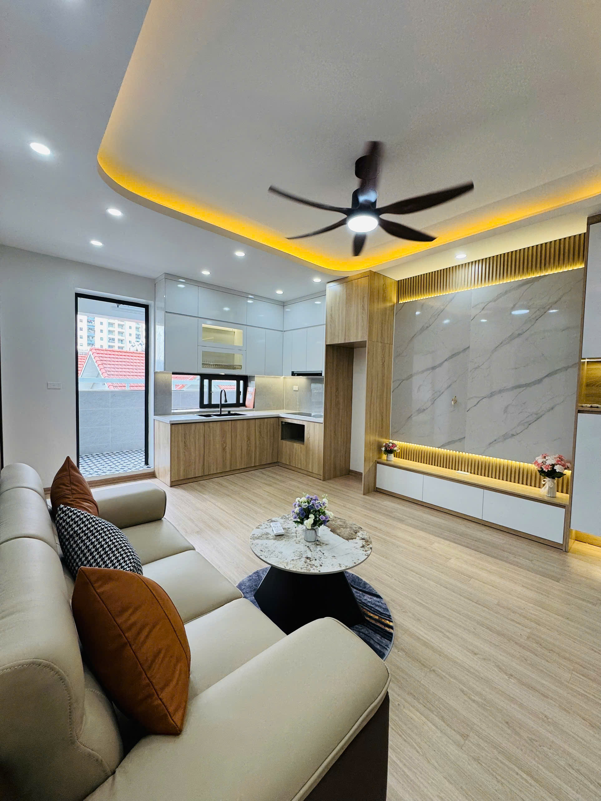 Bán căn hộ sổ đỏ hàng hiếm tòa CT1, chung cư Vĩnh Hoàng, Đền Lừ, 64m2, 3 ngủ, giá 4 tỷ mấy chục - Ảnh 2