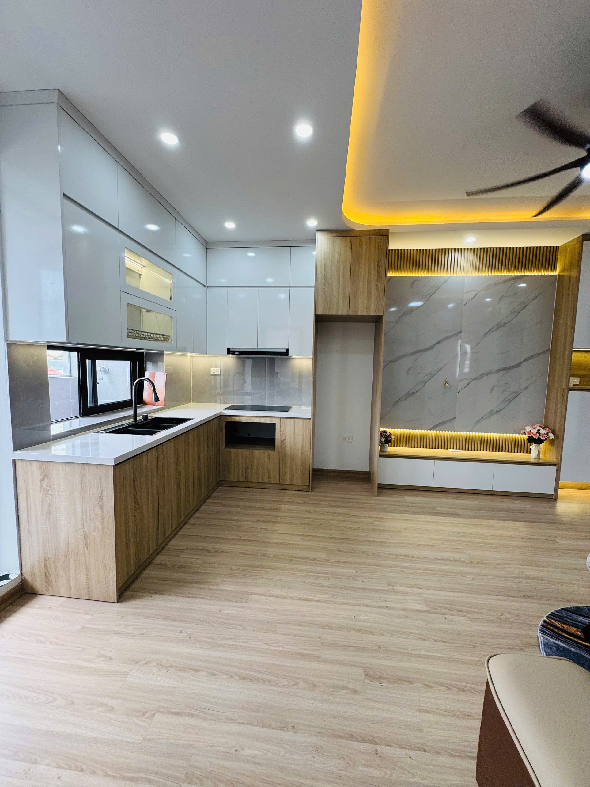 Bán căn hộ sổ đỏ hàng hiếm tòa CT1, chung cư Vĩnh Hoàng, Đền Lừ, 64m2, 3 ngủ, giá 4 tỷ mấy chục - Ảnh 3