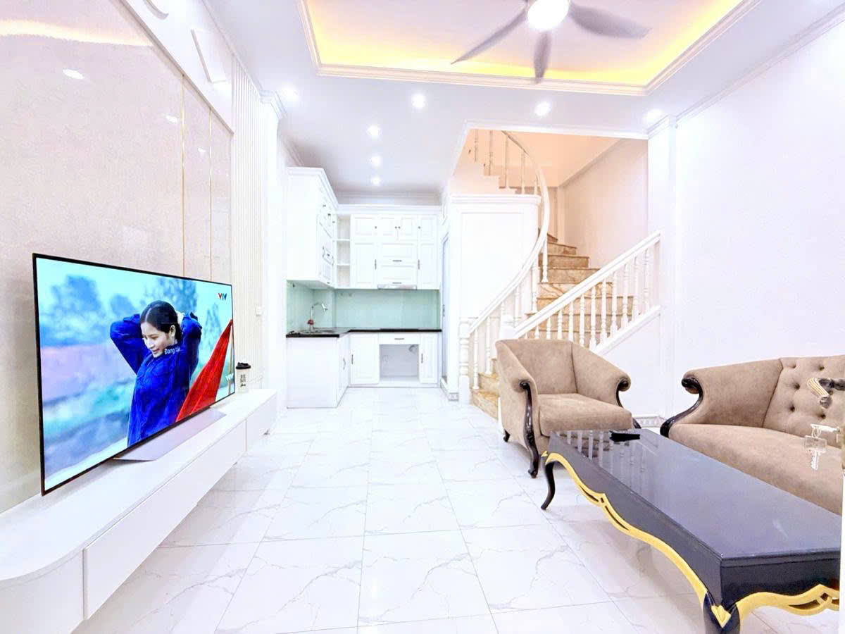 LÔ GÓC - NGÕ VĂN CHƯƠNG TÔN THẤT TÙNG 33m2 5 tầng mặt tiền 6.8m Giá 7.2 tỷ - Ảnh 2