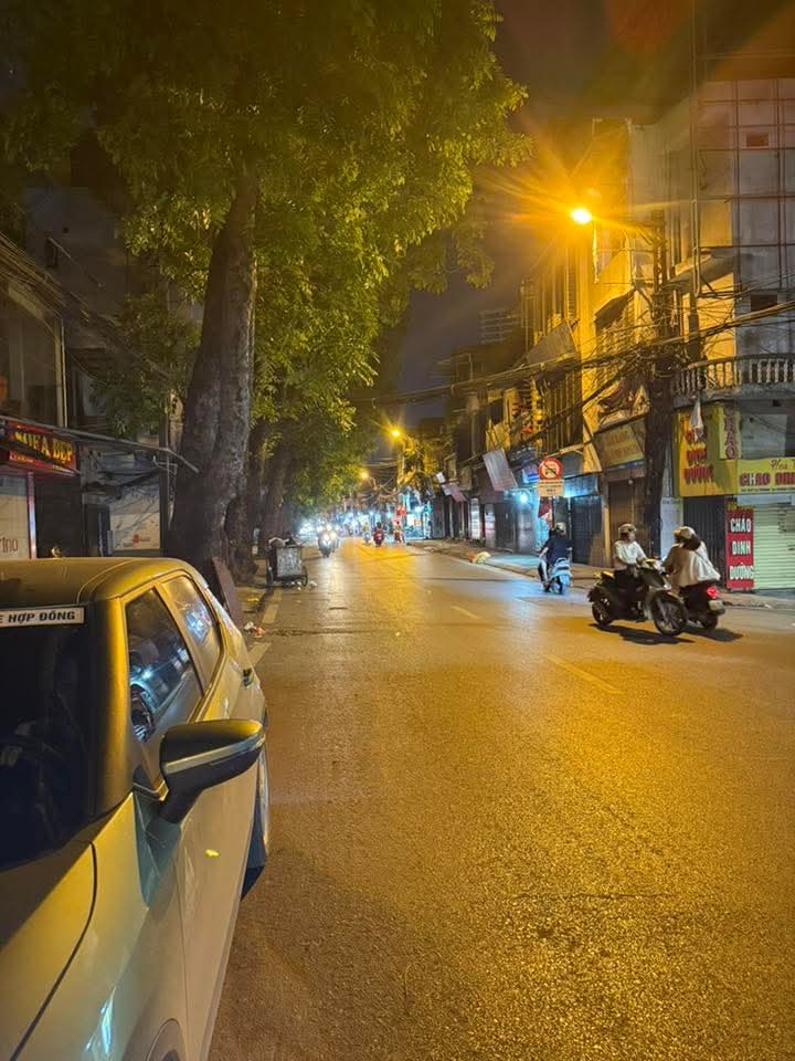 NHÀ MẶT ĐƯỜNG ĐÊ LA THÀNH BA ĐÌNH, VỊ TRÍ ĐẸP HIẾM KINH DOANH ĐỈNH. DT 197M2 GIÁ 75.63 TỶ - Ảnh chính