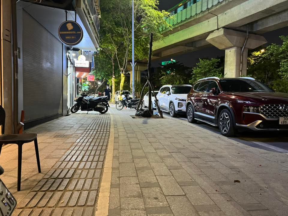 MẶT PHỐ HOÀNG CẦU ĐỐNG ĐA, VỊ TRÍ KINH DOANH ĐẮC ĐỊA - 9 TẦNG THANG MÁY. DT 216M2 GIÁ 118 TỶ - Ảnh chính