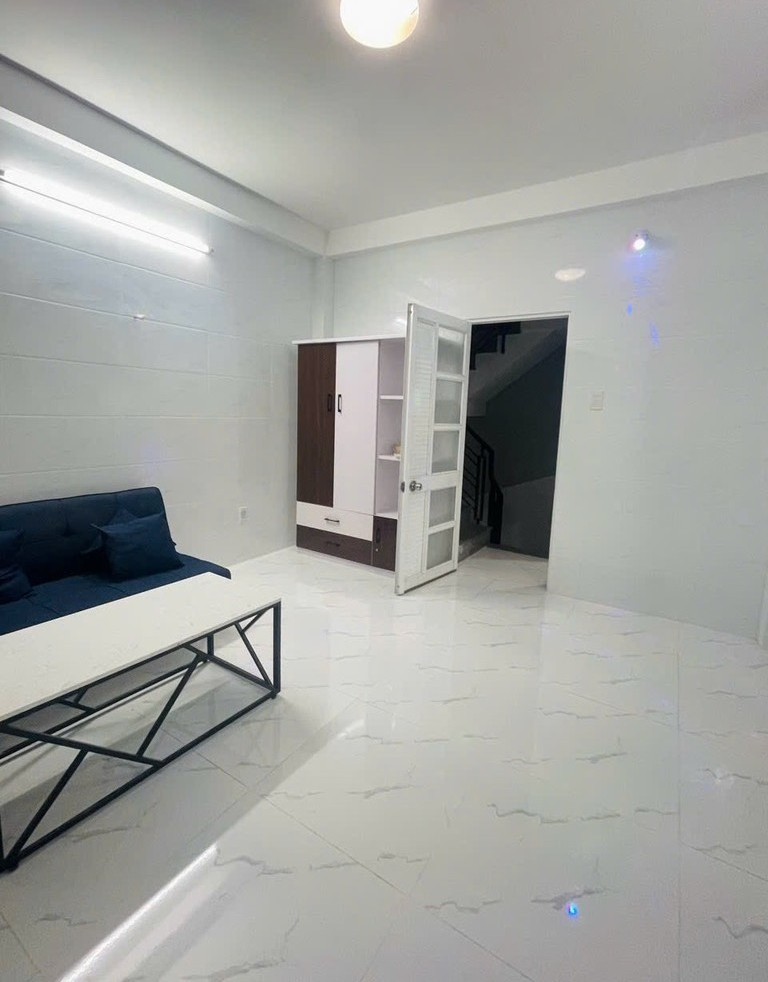 Chỉ 4.7tỷ - Sở hữu nhà 4tầng, DTSD gần 80m2 (ngang 4m) (3P ngủ) tại Phú Nhuận. - Ảnh 2