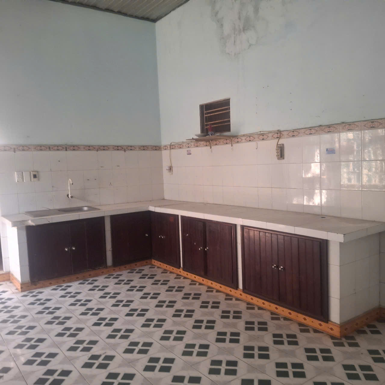NHÀ LÔ GÓC 2 TẦNG – MẶT TIỀN ÂU CƠ – ĐANG THUÊ 15TR/THÁNG – GIÁ CHỈ 4.4 TỶ - Ảnh 2