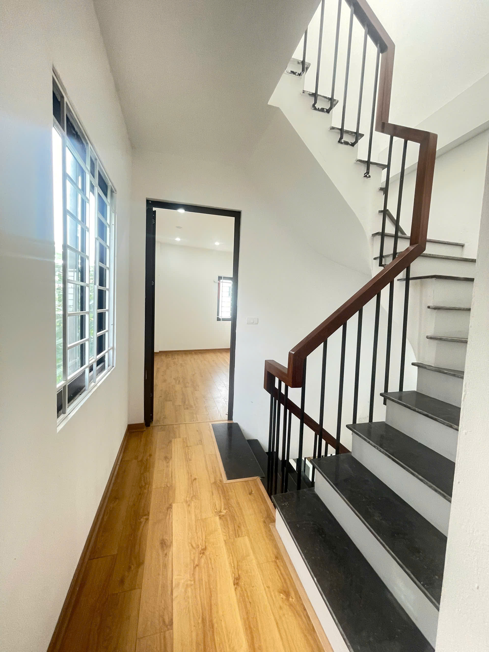 4 tỷ nhà Ngọc hồi, Thanh Trì, 40m2 xây 3 tầng , full công năng - ngõ nông ,gần ô tô. - Ảnh 3