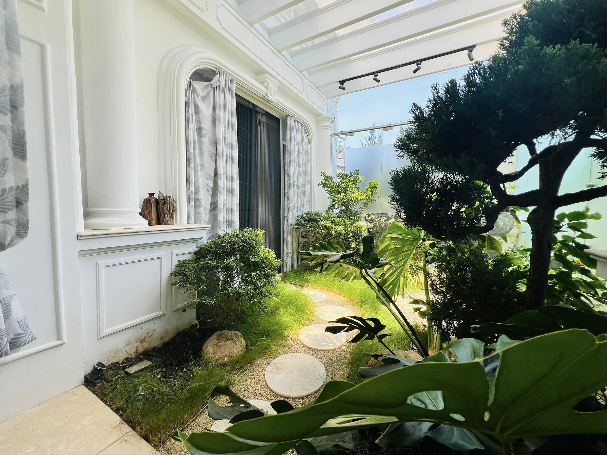 Biệt Thự Đẹp Thành Phố Giao Lưu, Từ Liêm, 240M2, Mặt tiền 8M, Gía Bán Chỉ 96 Tỷ - Ảnh 1
