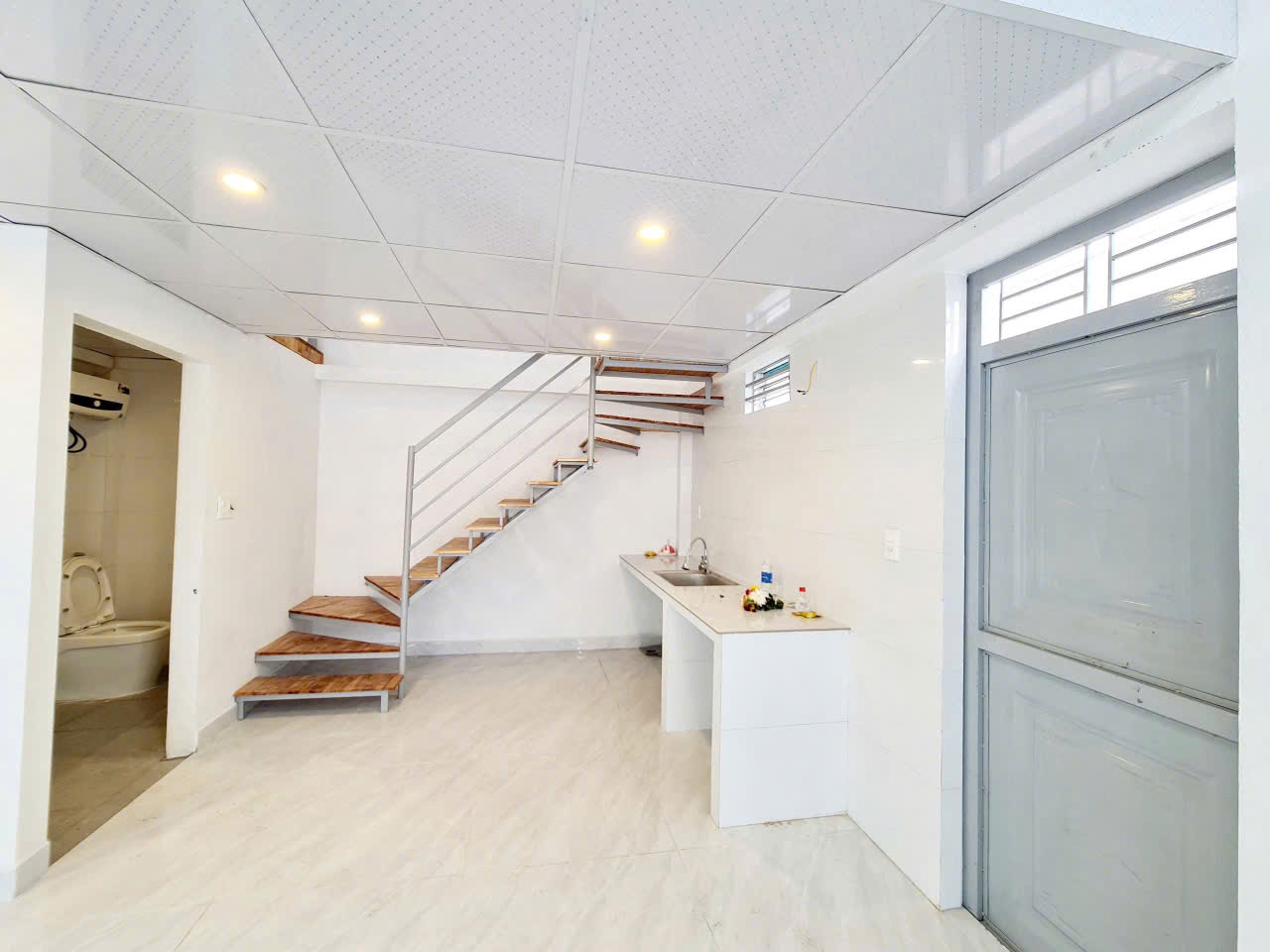 Cho thuê nhà tuyến 2 Bùi Viện(TCD Tam Kỳ) Lê Chân Hải Phòng - Nhà Đẹp, Gần Trường Học và Chợ - Ảnh 2