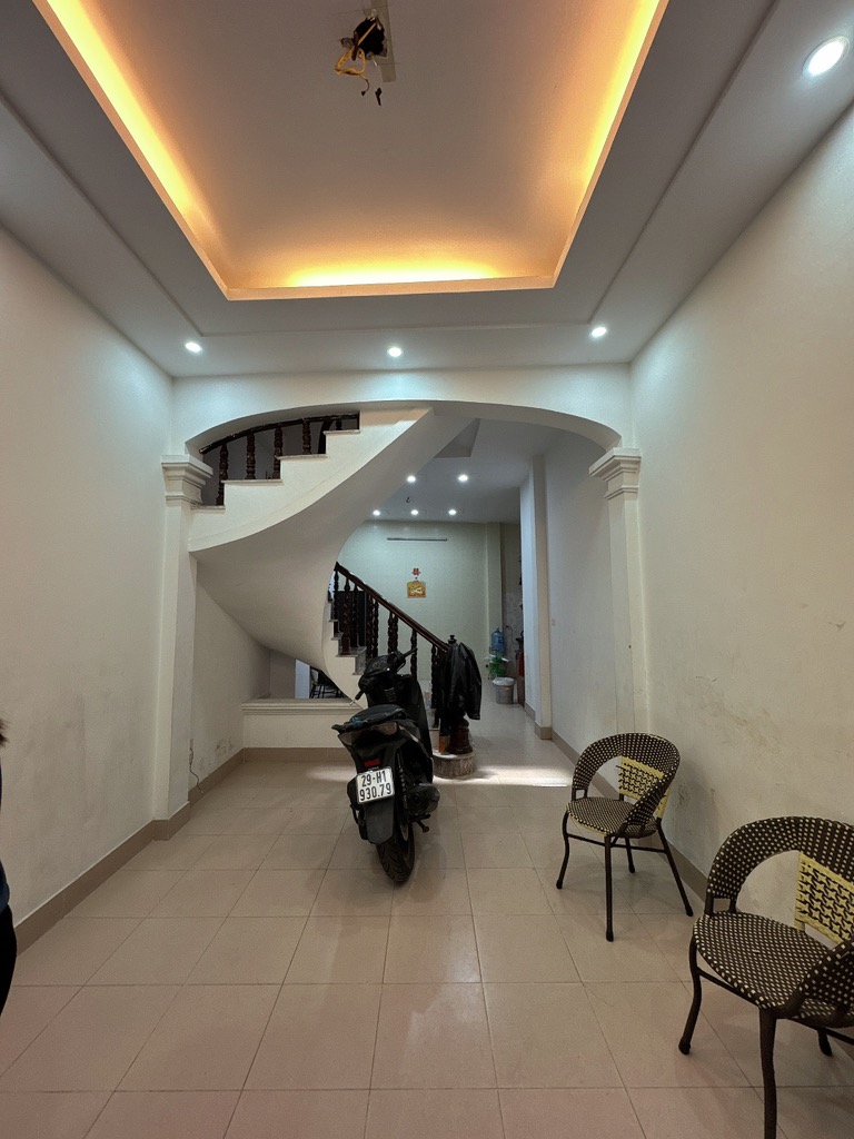 BÁN NHÀ BỒ ĐỀ 10 tỷ 45m NGÕ THÔNG Ô TÔ,SÁT MẶT PHỐ,LONG BIÊN HÀ NỘI - Ảnh 2
