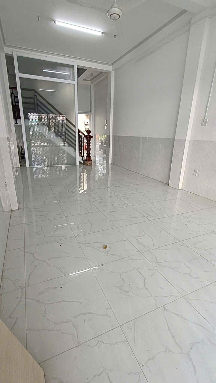 nhà mới đẹp 15 triệu trệt 4 lầu mặt tiền đường Lý Chính Thắng - Ảnh 1