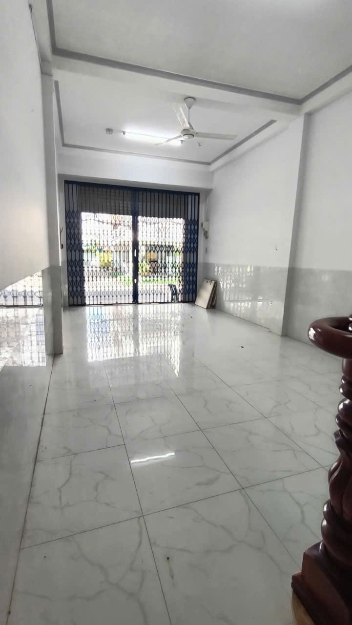nhà mới đẹp 15 triệu trệt 4 lầu mặt tiền đường Lý Chính Thắng - Ảnh 2