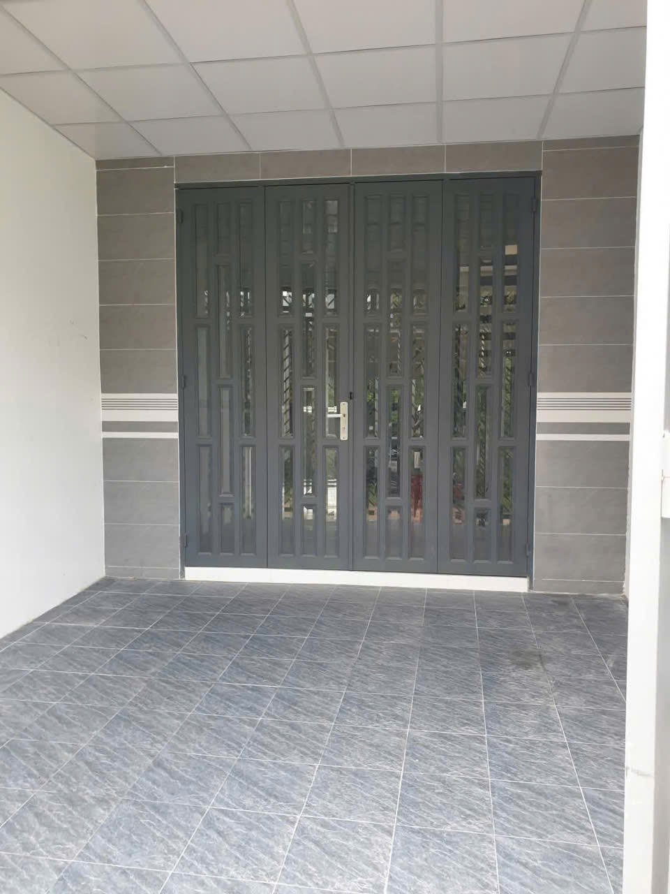 Nhà 5 triệu mới đẹp 3 phòng ngủ Giáp khu Dân cư Bình Nhựt - Ảnh 1