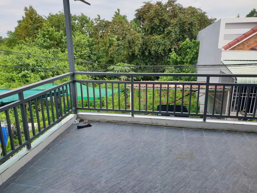 Nhà 5 triệu mới đẹp 3 phòng ngủ Giáp khu Dân cư Bình Nhựt - Ảnh 4