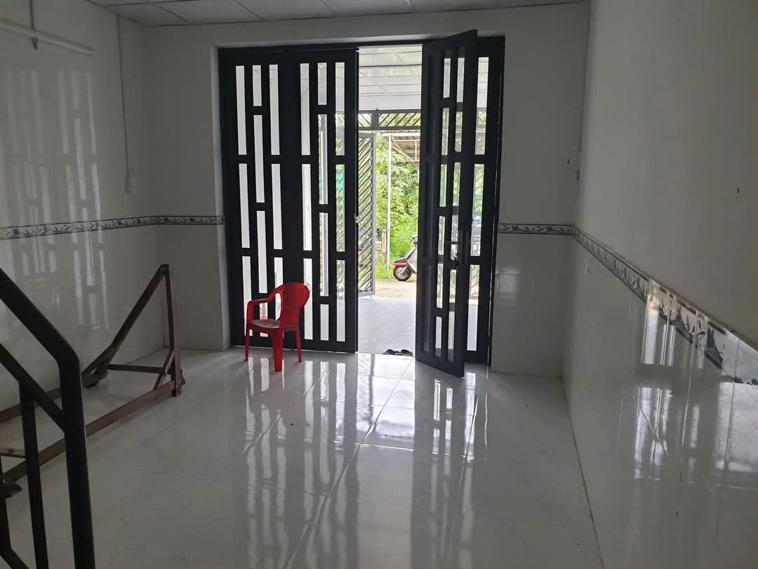 Nhà 5 triệu mới đẹp 3 phòng ngủ Giáp khu Dân cư Bình Nhựt - Ảnh 3