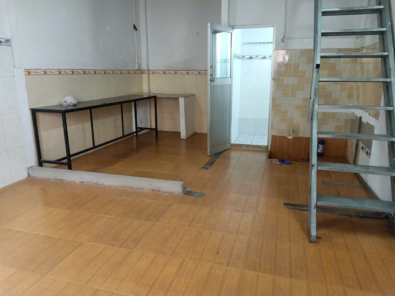 nhà 3 triệu 2 phòng ngủ gần chợ Tân An - Ảnh 2