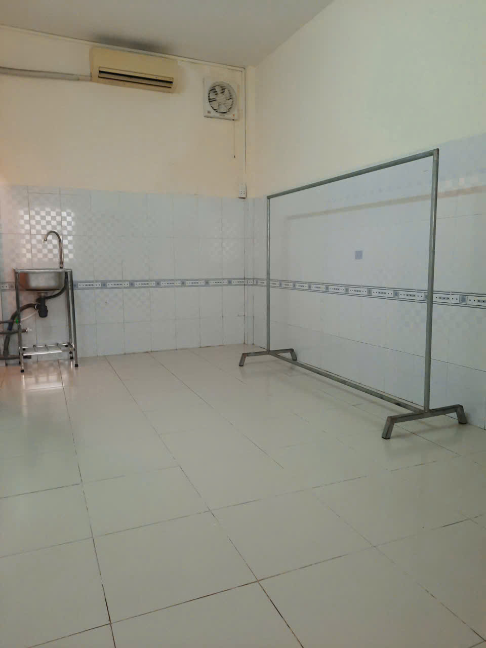 phòng trọ 2,5 tr có máy lạnh mặt tiền hẻm gần Trường Đại học Cần Thơ - Ảnh 1