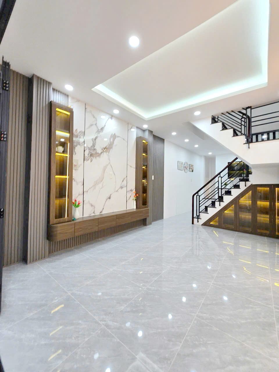 Nhà 2 tầng mới sát hẻm ÔTô đường Âu Dương Lân P3Q8. Giá 4,65 tỷ TL - Ảnh 1