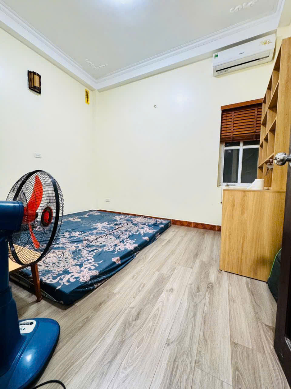 Bán nhà trung tâm Bồ đề -50m -5 tầng -oto bé -ngõ cực nông-nhỉnh 9 tỷ - Ảnh 1