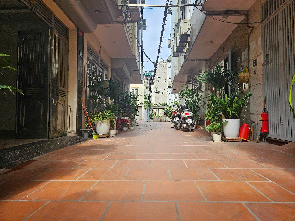 Bán nhà trung tâm Bồ đề -50m -5 tầng -oto bé -ngõ cực nông-nhỉnh 9 tỷ - Ảnh 2
